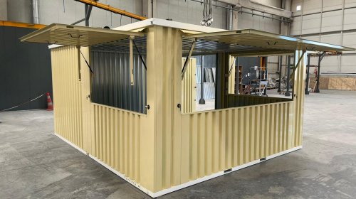 Ideiglenes lapra szerelhető árusító konténer