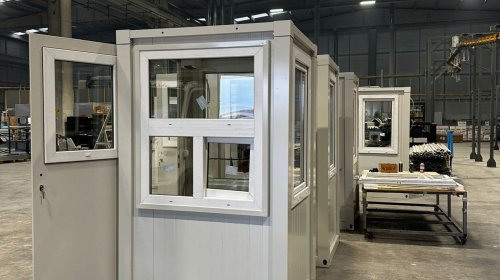 Gyorsan telepíthető lapra szerelhető őrbódé