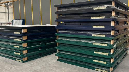 Aday lapraszerelt tároló konténer