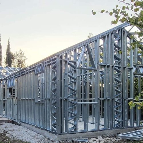 Fenntartható technológiával épített könnyűszerkezetes acélház