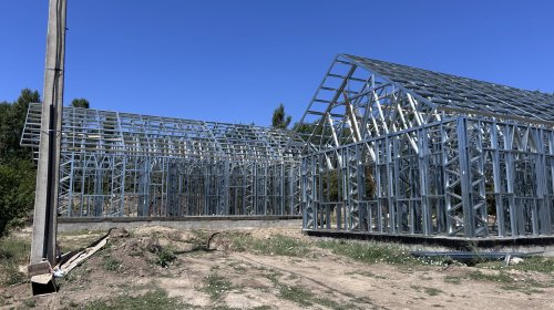Tordasi lakóparkban épült 135 m²-es családi házak acélszerkezete